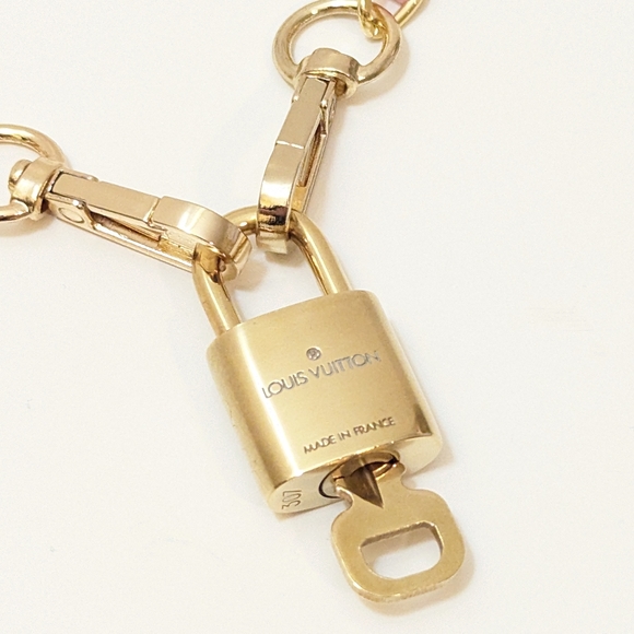 Price is firm.✨ Louis Vuitton ✨ chain lock and key match #307 - Picture 10 of 11